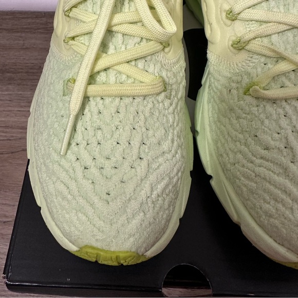 Women’s Under Armour shoes, size 7.5 - Picture 4 of 9